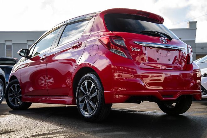 2015 Toyota Vitz F Model, Low KMS, Body kit I stop Wheel mags image 289007
