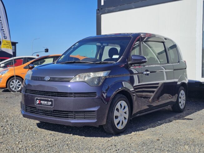 2014 Toyota Spade F Model- Easy access – sliding door image 297291