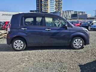 2014 Toyota Spade F Model- Easy access – sliding door image 297293