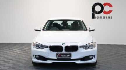 Bmw 320i Low KMs Sedan image 308763
