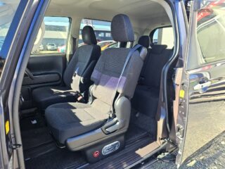 2014 Toyota Spade F Model- Easy access – sliding door image 297303