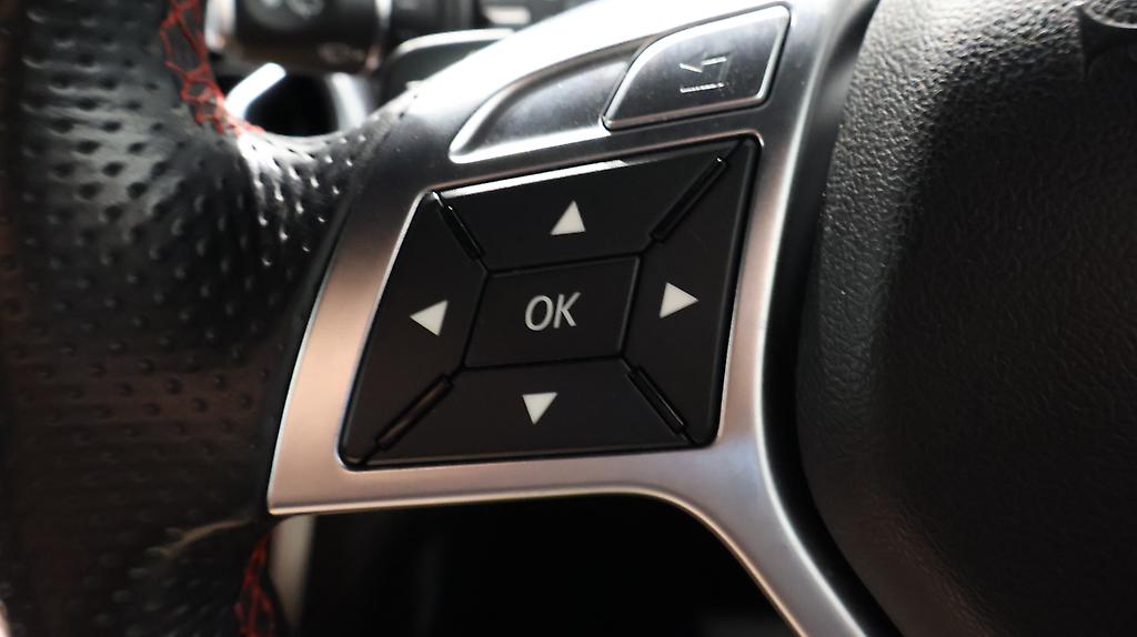 Mercedes-benz A 180 Sports, AMG Package, Black Roof image 318591