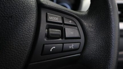 Bmw 320i Low KMs Sedan image 308778