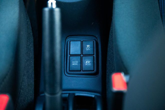 2015 Toyota Aqua S Model Hybrid/  Push Start/ Reverse Camera image 287617