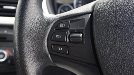 Bmw 320i Low KMs Sedan image 308775