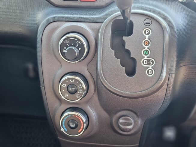 2014 Toyota Spade F Model- Easy access – sliding door image 297302