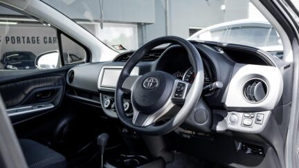 Toyota Vitz F model, Push start image 316688