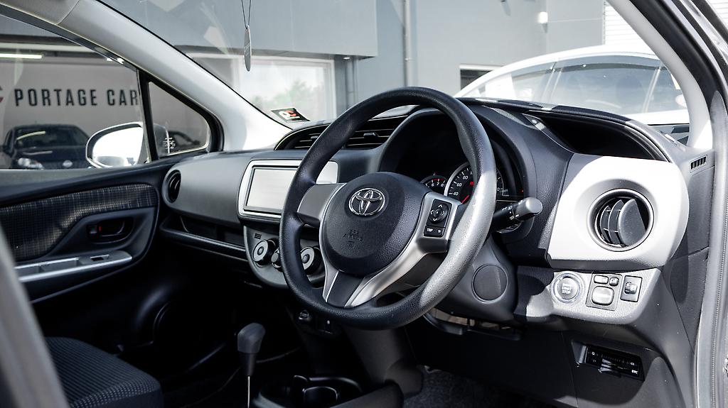 Toyota Vitz F model, Push start image 316688