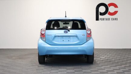 Toyota Aqua G Model, Push Start, Reverse Camera, Low KMS image 318911