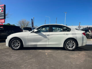 2014 Bmw 320i Low KMs Sedan image 293954