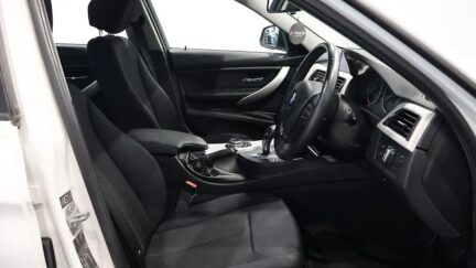 Bmw 320i Low KMs Sedan image 308769