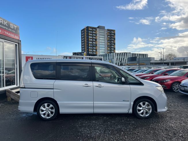 2013 Nissan Serena Hybrid Highway Star image 287903