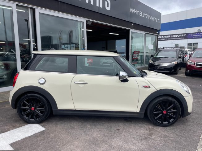 2018 Mini Cooper Cooper S UK Edition, Black Wheels image 287350