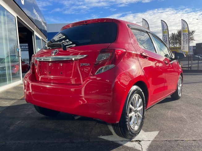 2014 Toyota Vitz Jewela image 287382