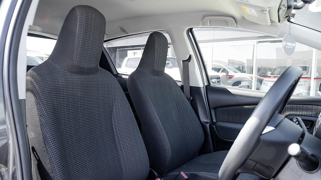 Toyota Vitz F model, Push start image 316687