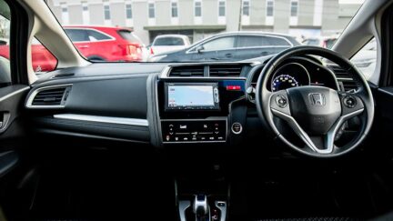 Honda Fit Hybrid L package image 289235