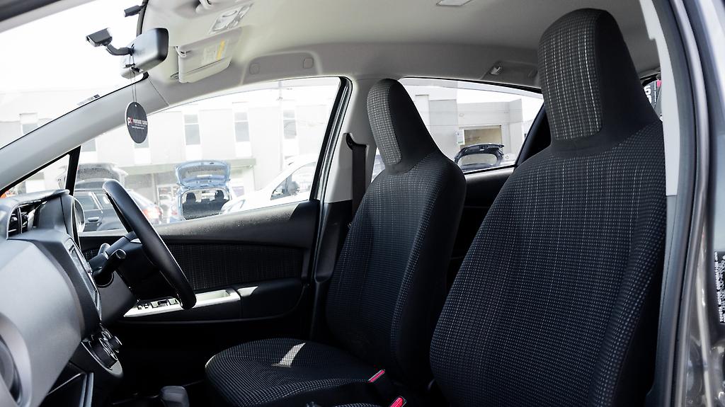 Toyota Vitz F model, Push start image 316693