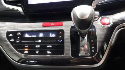 Honda Odyssey Absolute image 319277