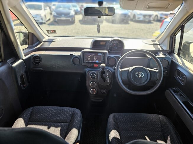 2014 Toyota Spade F Model- Easy access – sliding door image 297304