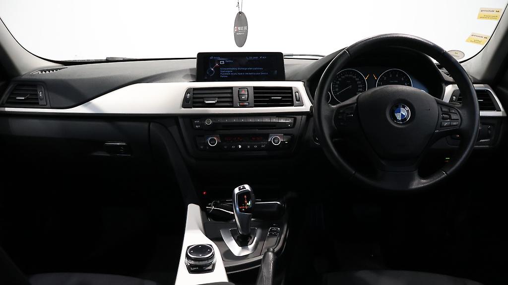 Bmw 320i Low KMs Sedan image 308773