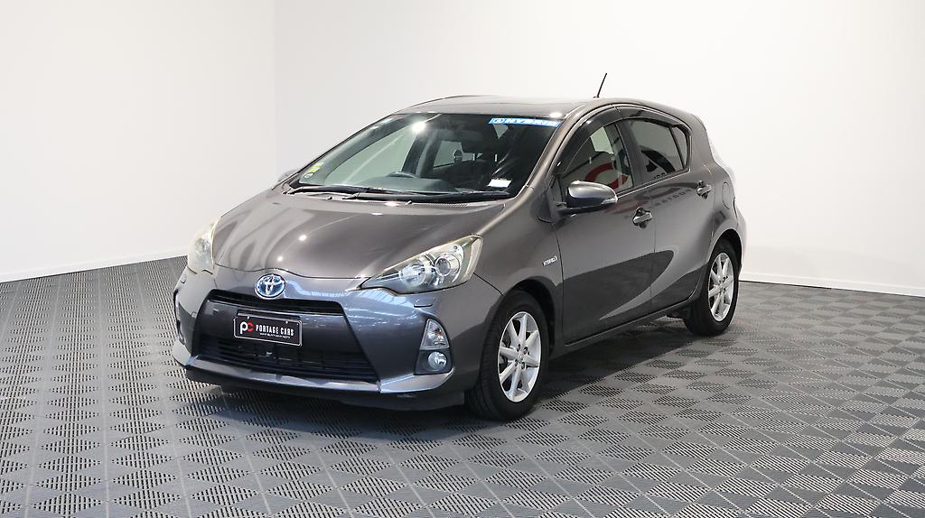 Toyota Aqua G Model Push Start and Reversing Camera image 314825