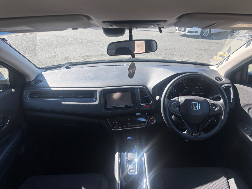 Honda Vezel Hybrid X, Low KMS image 296463