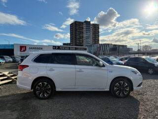 2016 Mitsubishi Outlander PHEV – High Spec – Low KMS image 296884