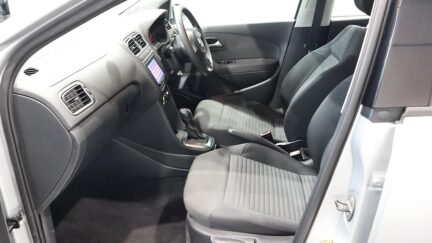 Volkswagen Polo TSI Comfortline – Super Low KMS image 318517