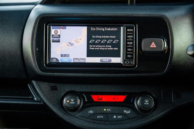 2017 Toyota Vitz F model Hybrid, Push start image 296643