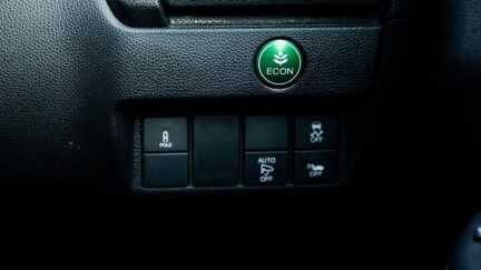 Honda Fit Hybrid F-Package, Heated Seats image 298127