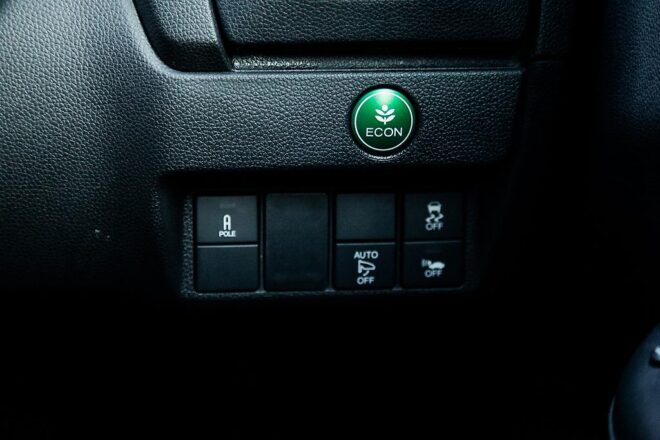 2016 Honda Fit Hybrid F-Package, Heated Seats image 298136