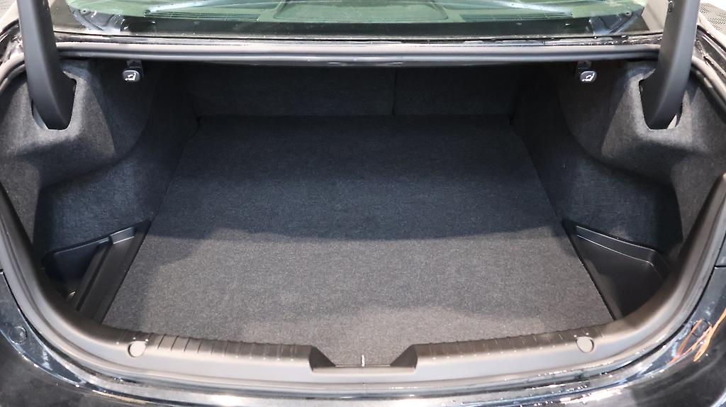 Mazda Atenza 20S – Great look in black image 317183