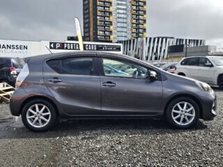 2012 Toyota Aqua G Model Push Start and Reversing Camera image 297925