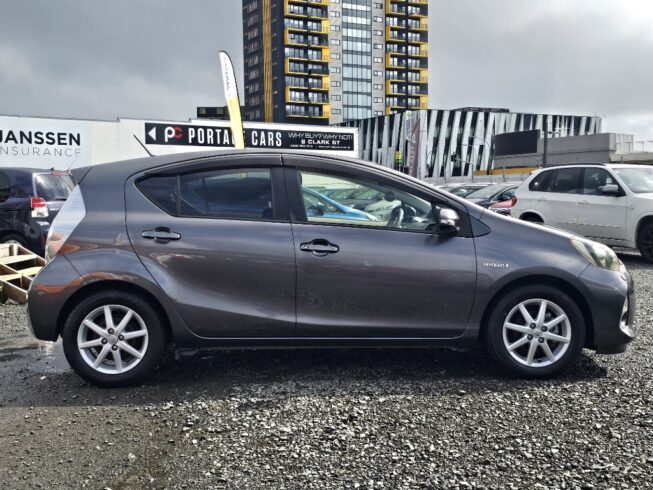 2012 Toyota Aqua G Model Push Start and Reversing Camera image 297925