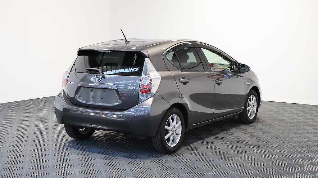 Toyota Aqua G Model Push Start and Reversing Camera image 314827