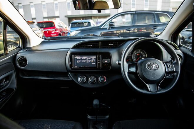 2016 Toyota Vitz U spec, Push Start,Reverse camera image 295708