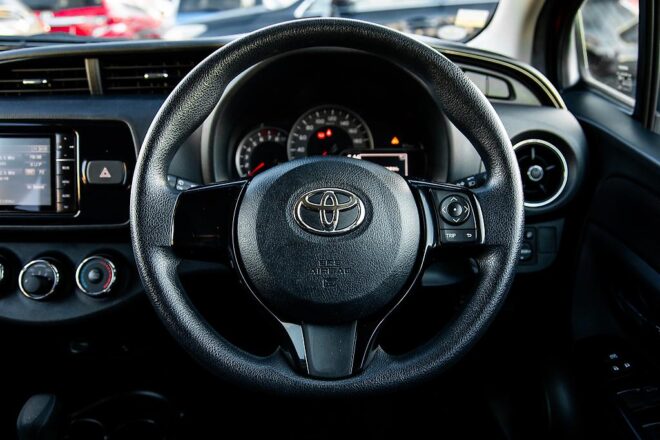 2016 Toyota Vitz U spec, Push Start,Reverse camera image 295718