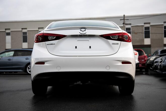 2014 Mazda Axela 20S Leather-PKG, Hybrid, Heated seats image 298104