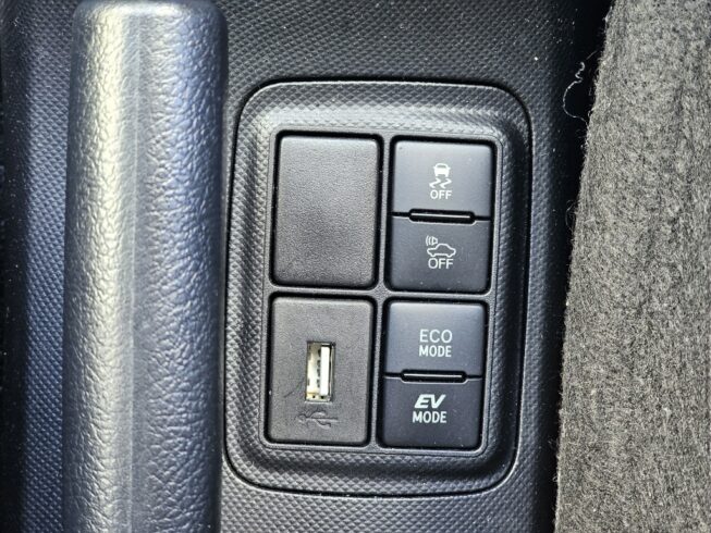 2016 Toyota Aqua Stand out in Pink!! image 297021