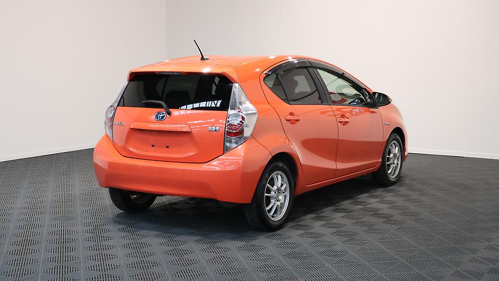 Toyota Aqua Push Button Start – Alloy Wheels image 313348