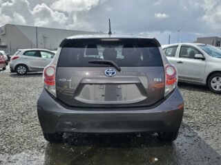 2012 Toyota Aqua G Model Push Start and Reversing Camera image 297926