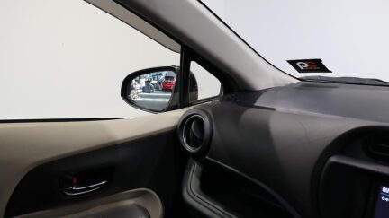 Toyota Aqua G Model Push Start and Reversing Camera image 314844