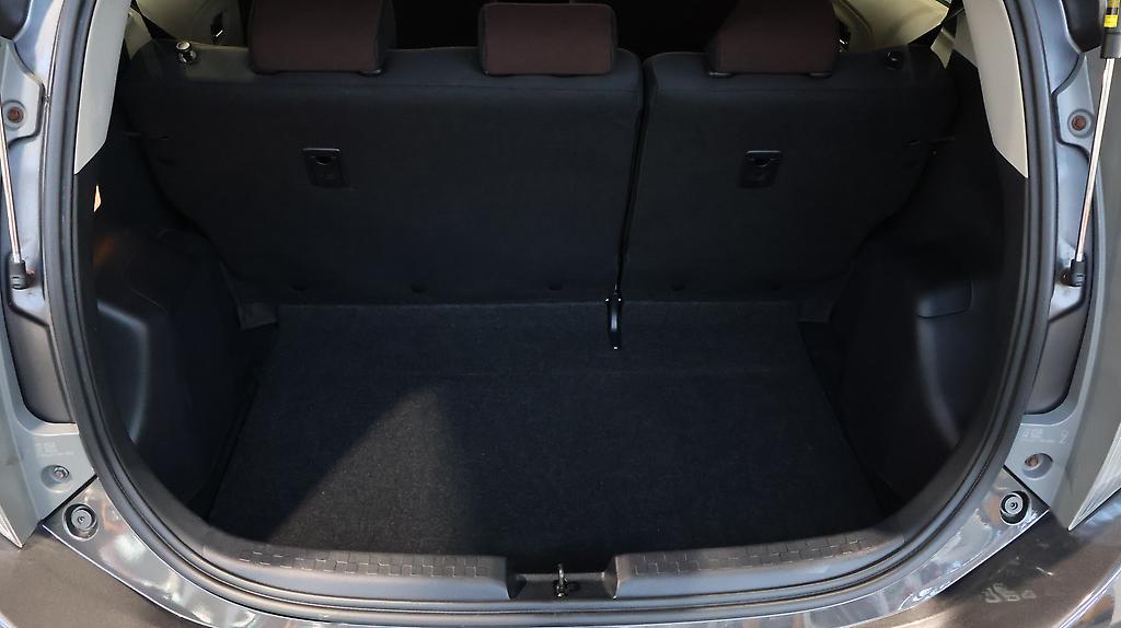 Toyota Aqua G Model Push Start and Reversing Camera image 314835