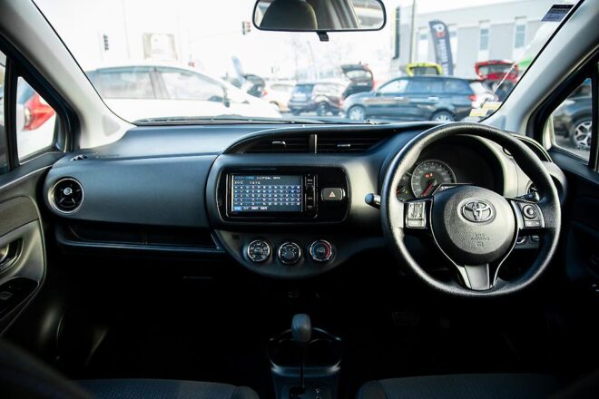 2016 Toyota Vitz F model, I stop, Push start image 295647