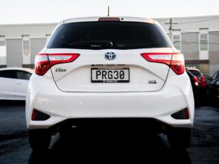 2017 Toyota Vitz F model Hybrid, Push start image 296632