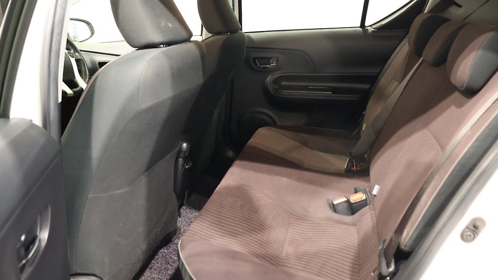 Toyota Aqua G Model, Push Start, Reverse Camera, Cruise Control image 308409