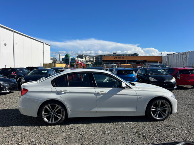2012 Bmw 328i Sport **Super Low KMs** image 294892