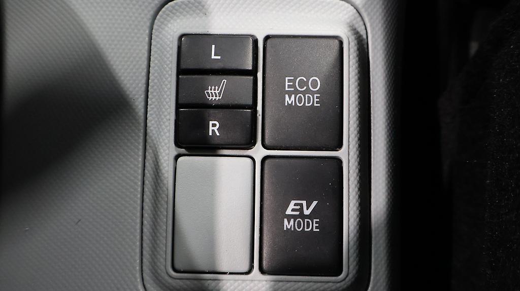 Toyota Aqua S Model. Low KMS Push Button Start image 313634