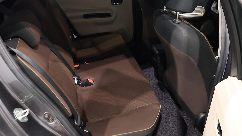 Toyota Aqua G Model Push Start and Reversing Camera image 314831