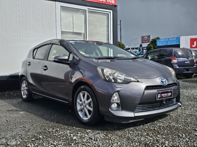 2012 Toyota Aqua G Model Push Start and Reversing Camera image 297924